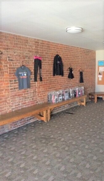 315 N Main St, Burlington, IA for sale - Lobby - Image 3 of 16