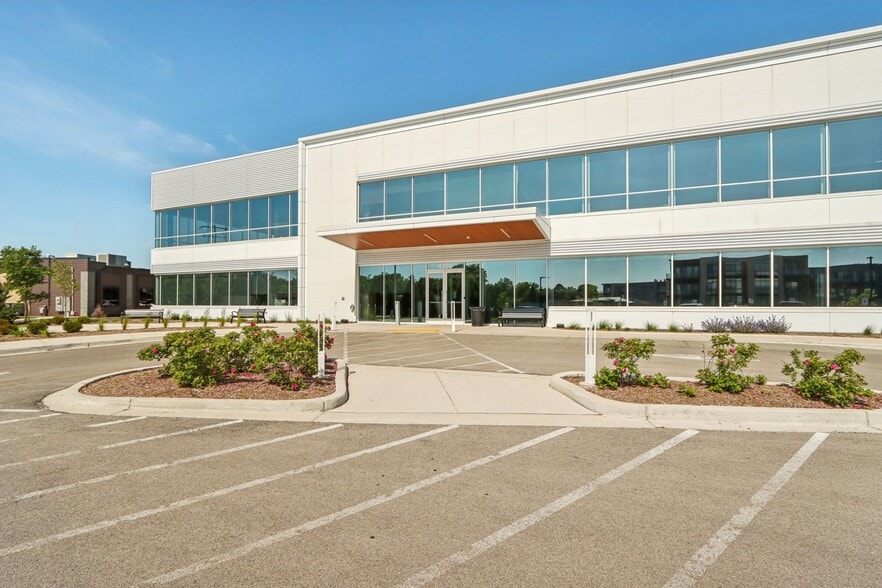 4300 W Layton Ave, Greenfield, WI for lease - Building Photo - Image 3 of 17