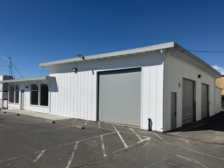 1042 Hopper Ave, Santa Rosa, CA for lease - Building Photo - Image 1 of 3