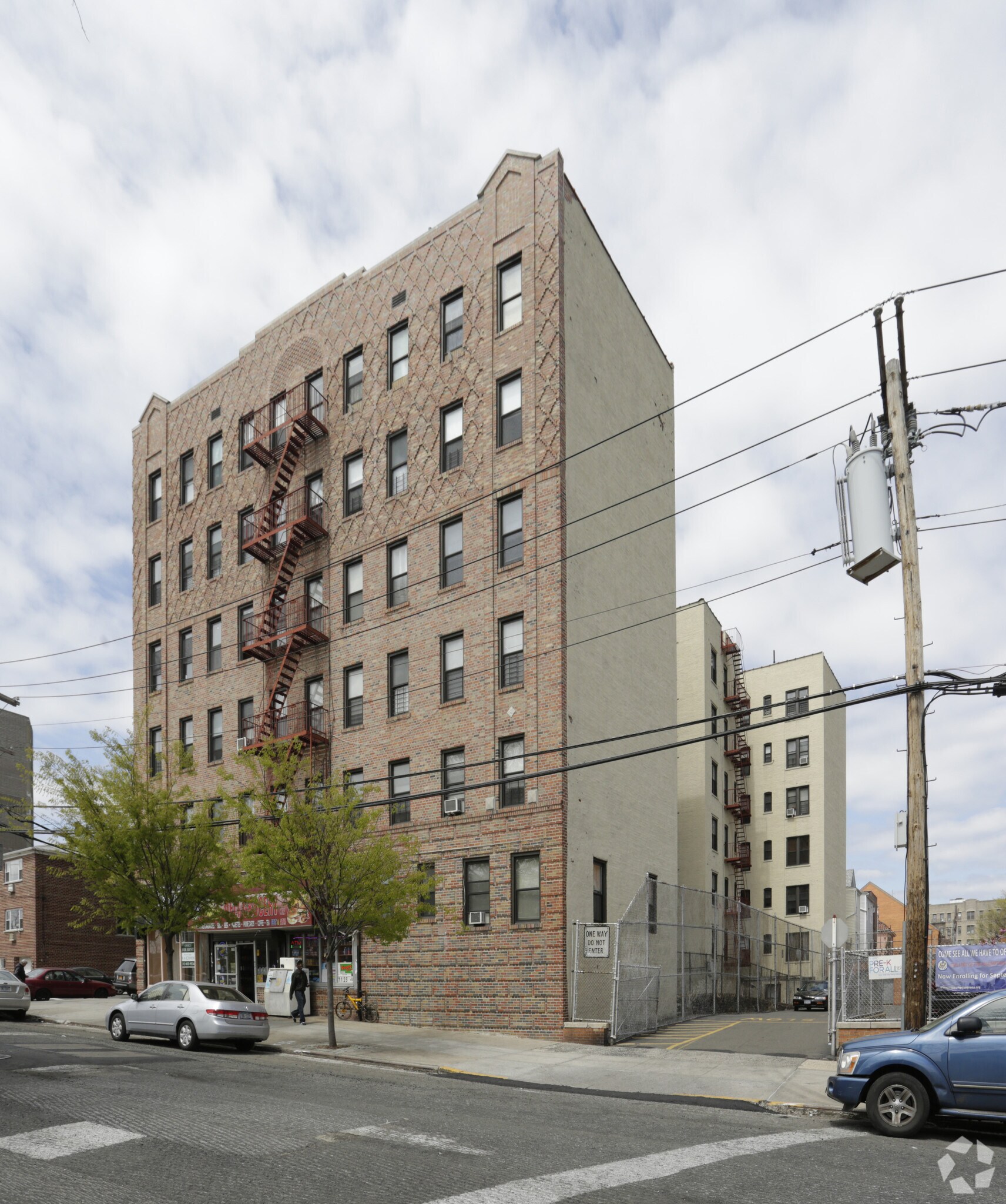 3081-3083 Middletown Rd, Bronx, NY for sale Primary Photo- Image 1 of 1
