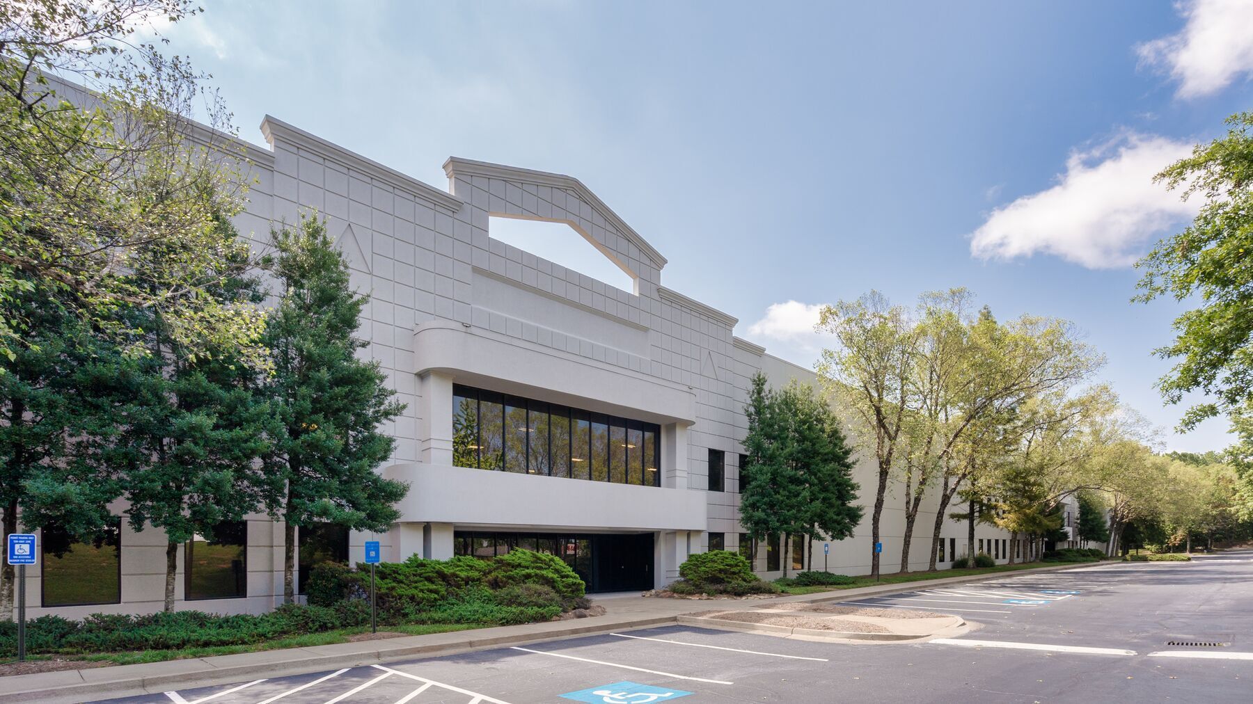 2700 Barrett Lakes Blvd, Kennesaw, GA for lease Building Photo- Image 1 of 11