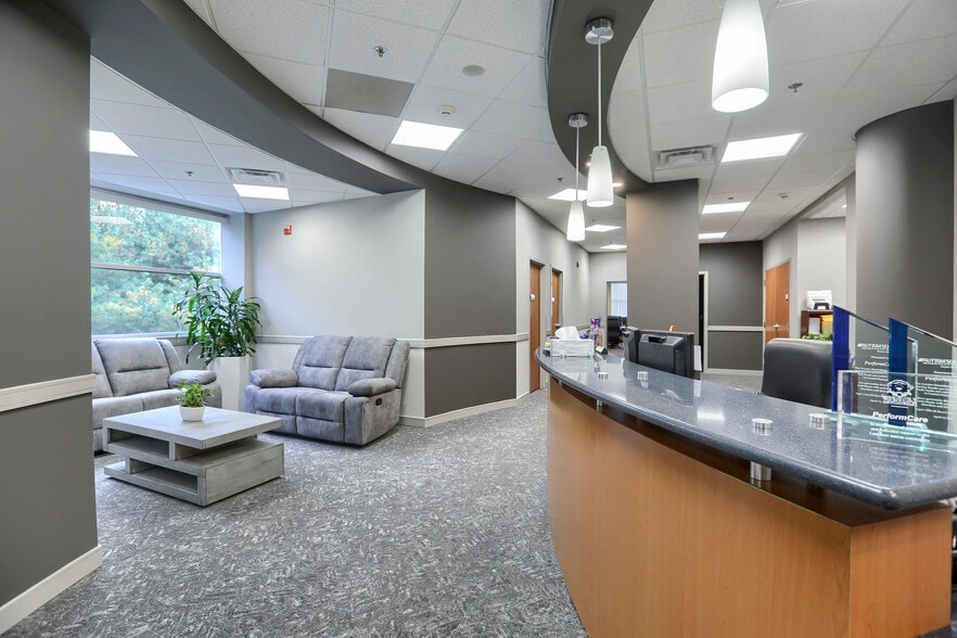 8040 Carlson Rd, Harrisburg, PA for lease - Building Photo - Image 3 of 12