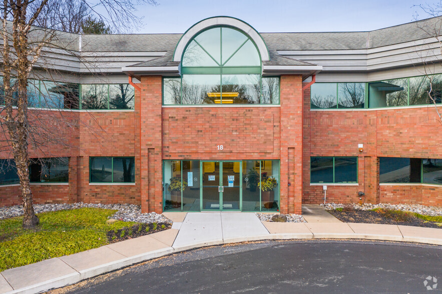 18 Campus Blvd, Newtown Square, PA for lease - Building Photo - Image 2 of 14