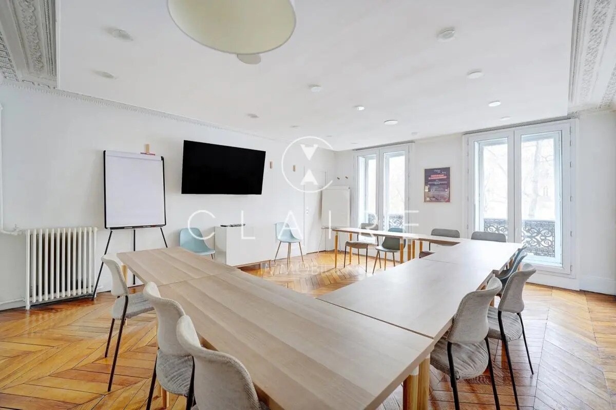 Office in Paris for lease Interior Photo- Image 1 of 12