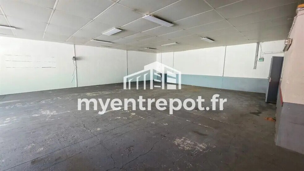 Flex in Gémenos for lease - Building Photo - Image 2 of 7