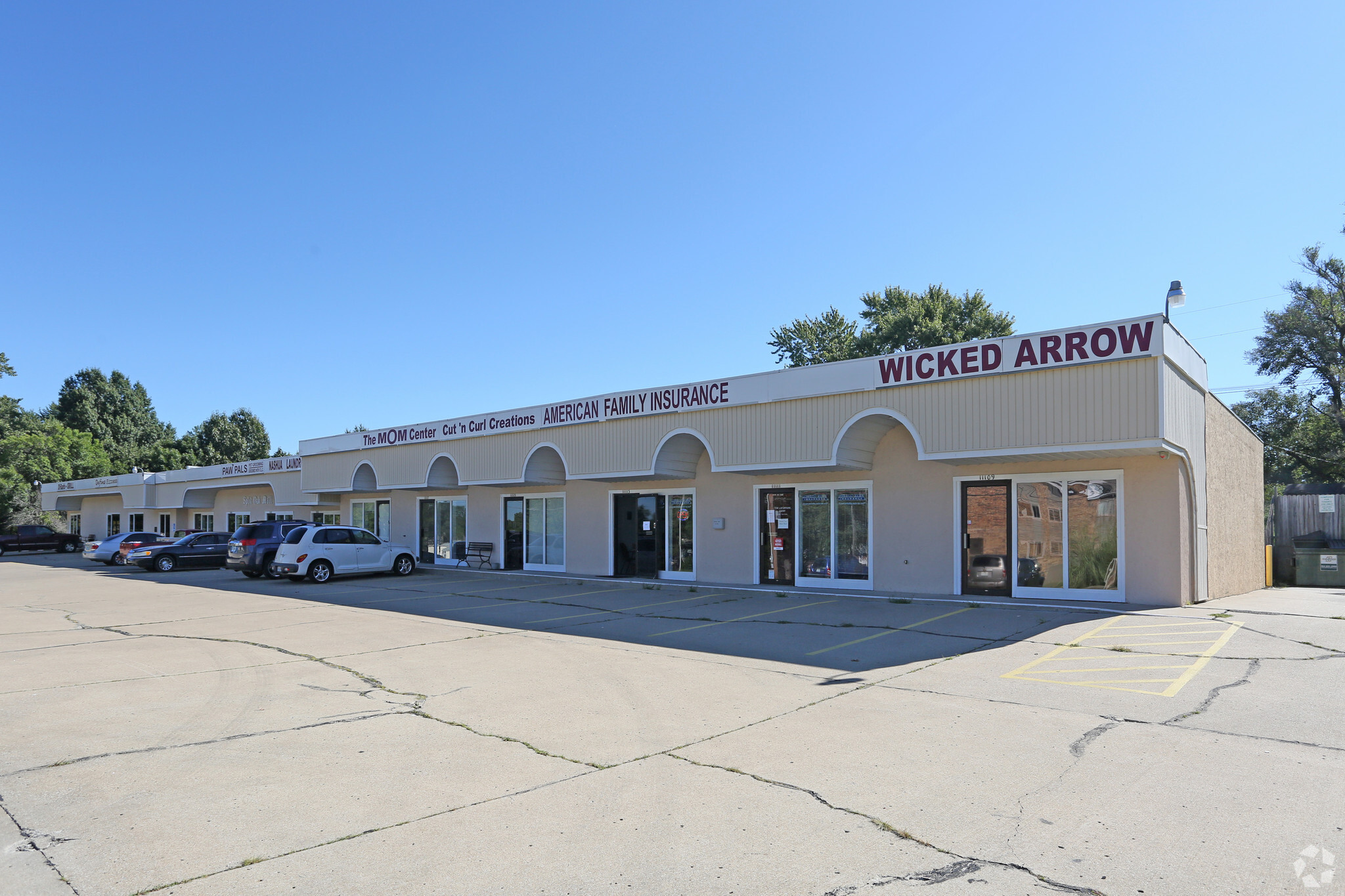 11109-11129 N Oak Tfwy, Kansas City, MO for lease Primary Photo- Image 1 of 4