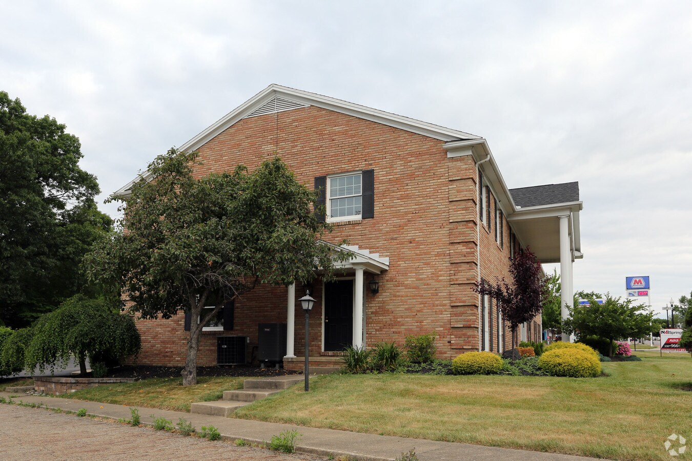 1001 S Main St, North Canton, OH 44720