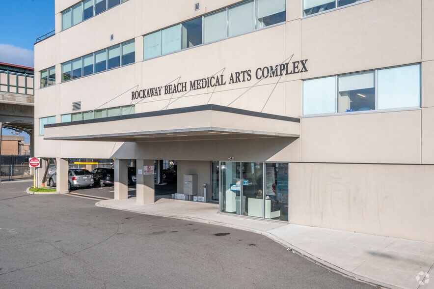10520 Rockaway Beach Blvd, Rockaway Park, NY for lease - Building Photo - Image 2 of 22