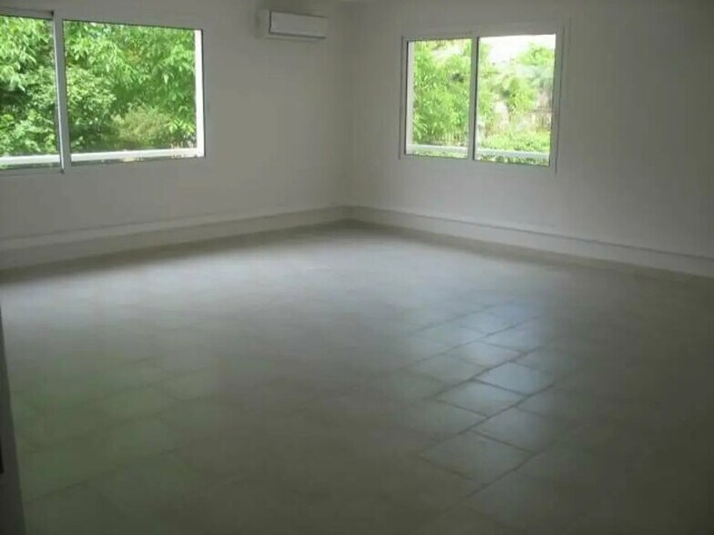 Office in Mouans-Sartoux for lease - Interior Photo - Image 1 of 1