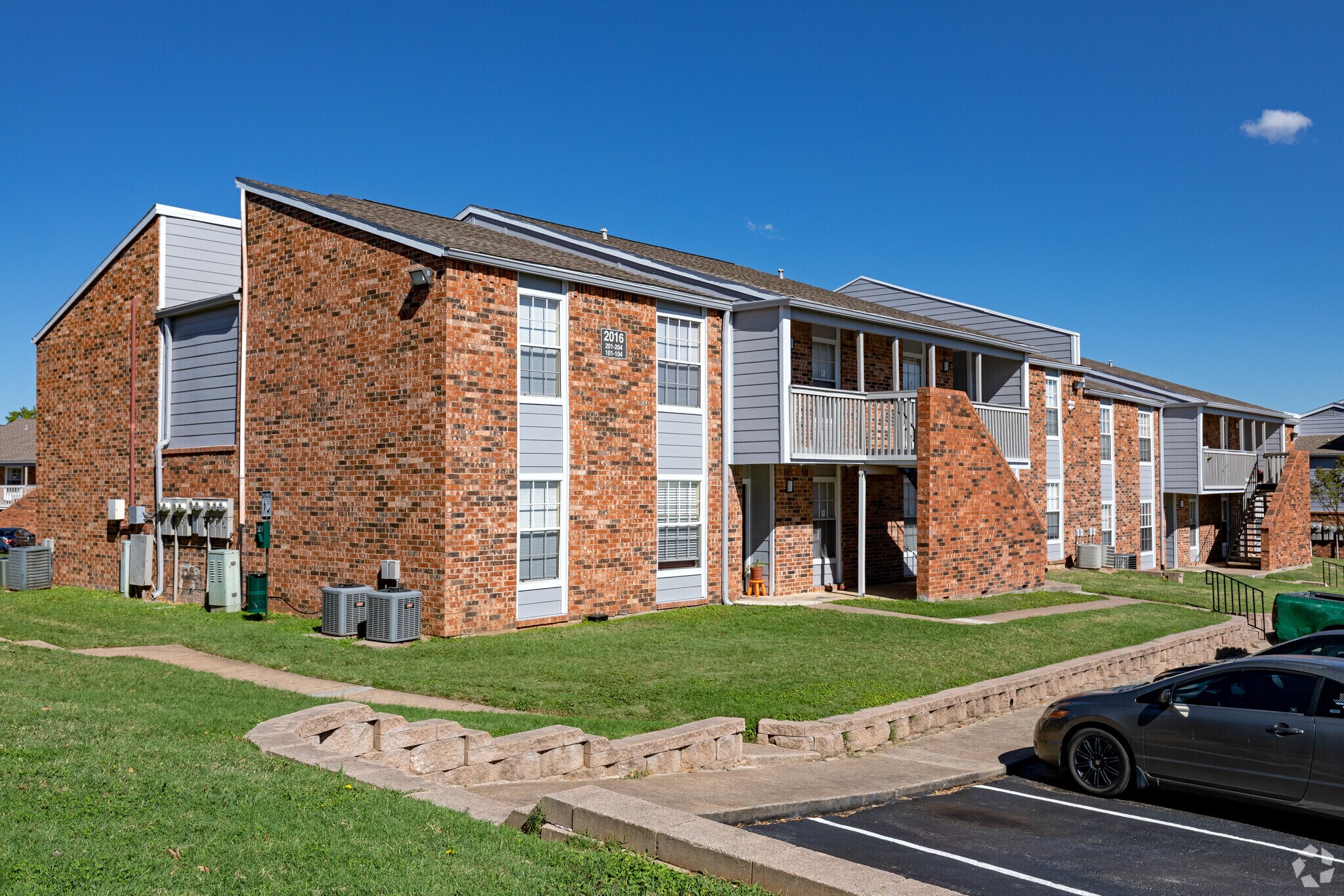 2010 Estrada Pky, Irving, TX for sale Primary Photo- Image 1 of 1
