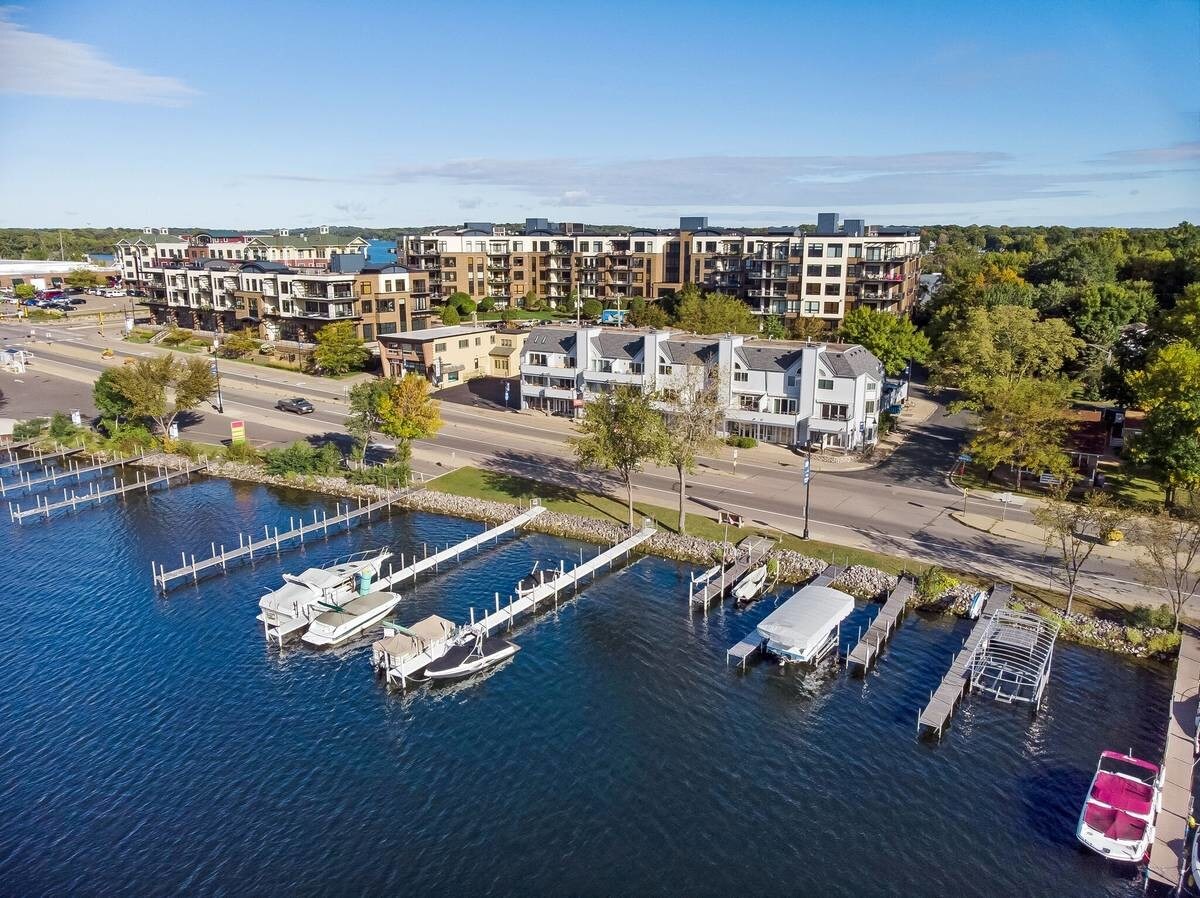 40004012 Shoreline Dr, Spring Park, MN 55384