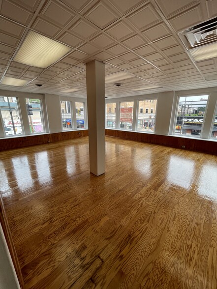 3721 Forbes Ave, Pittsburgh, PA for lease - Interior Photo - Image 2 of 7