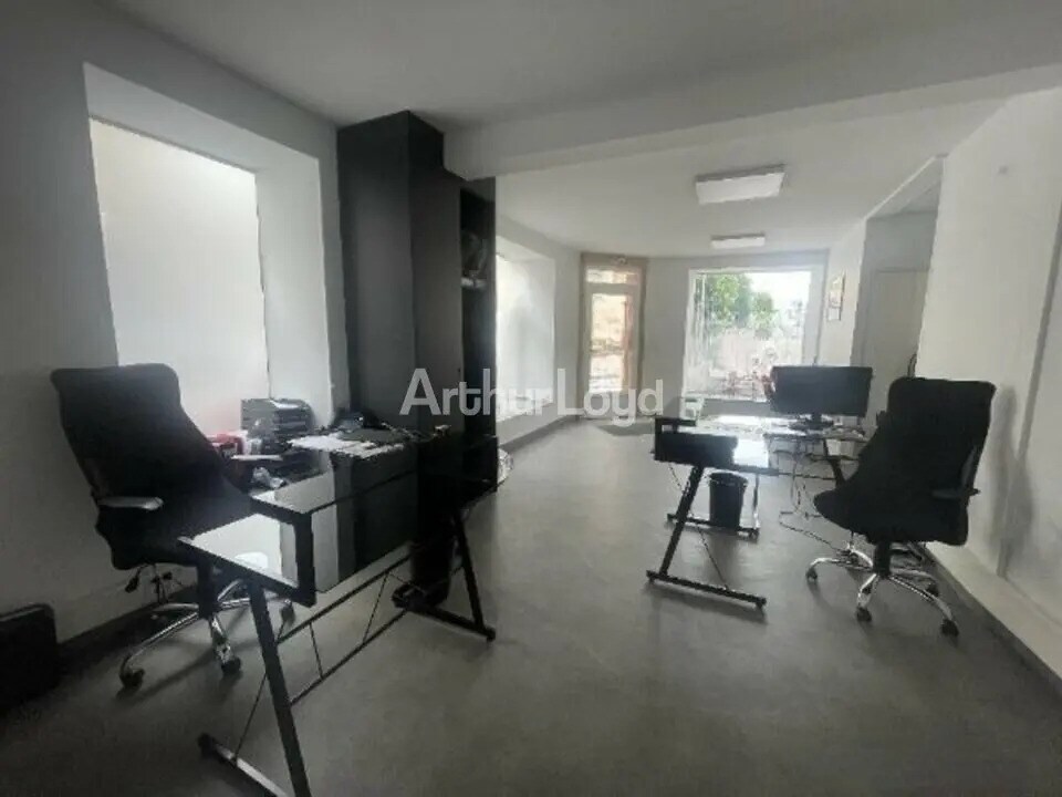 Retail in Reims for lease Interior Photo- Image 1 of 8