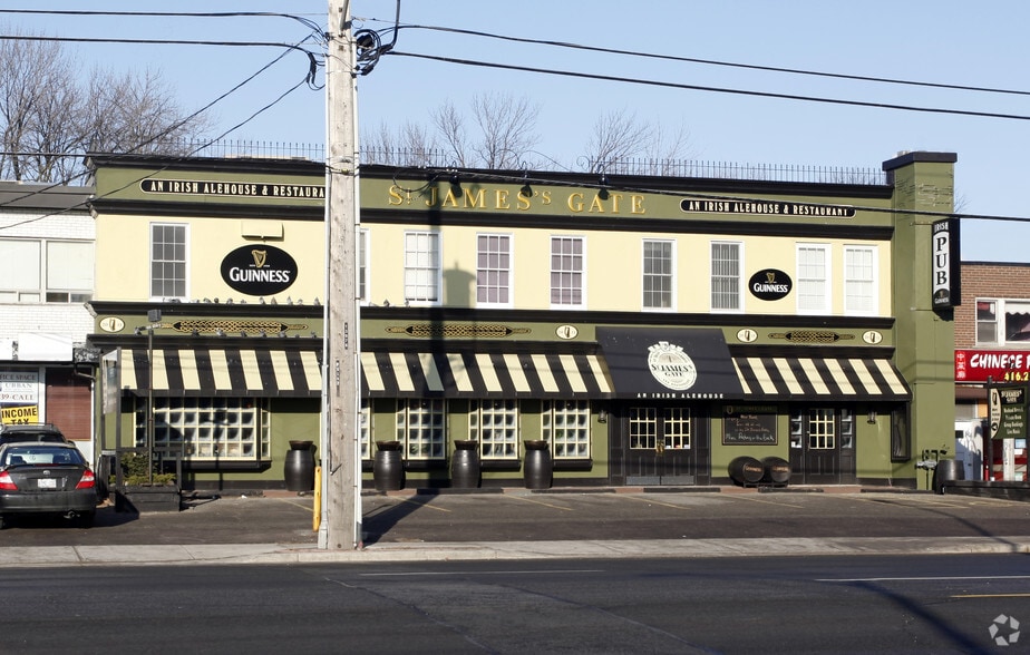 5140 - 5146 Dundas St W, Etobicoke portfolio of 3 properties for sale on LoopNet.com - Primary Photo - Image 2 of 3