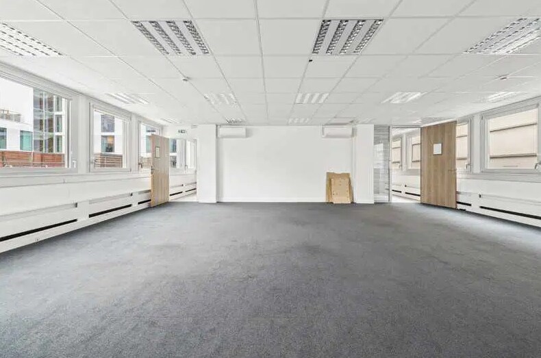 Office in Paris for lease Interior Photo- Image 1 of 9
