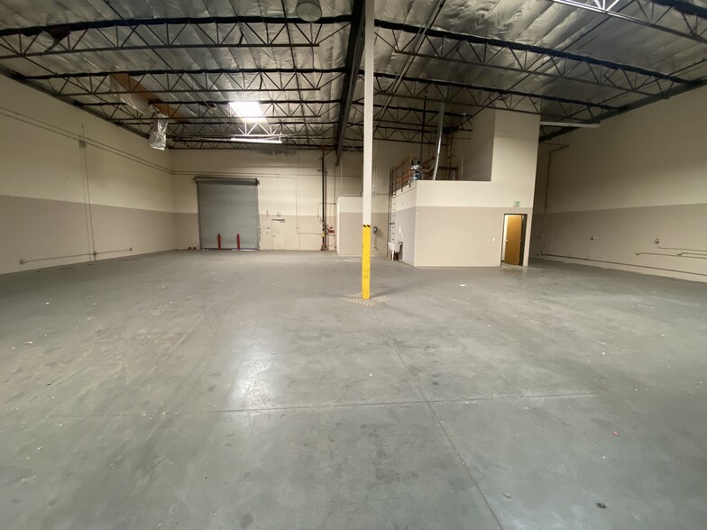 6960 Jurupa Ave, Riverside, CA for lease - Interior Photo - Image 2 of 8