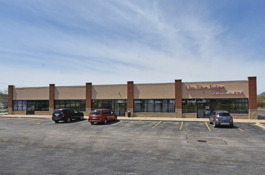 1175 Oak St, North Aurora, IL for sale - Building Photo - Image 1 of 8