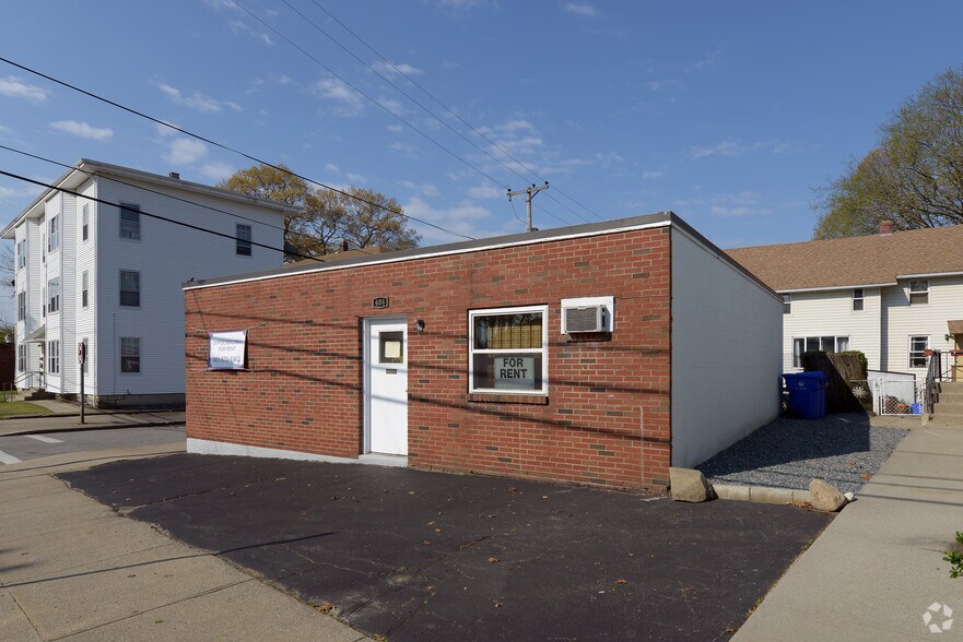 404 Smithfield Ave, Pawtucket, RI 02860