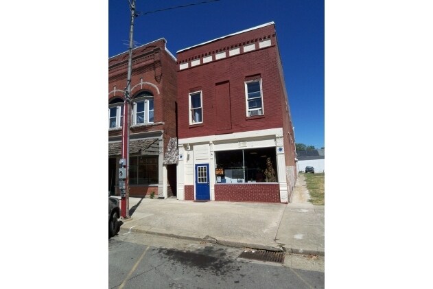 111 E Walnut St, Brownstown, IN for sale Primary Photo- Image 1 of 1