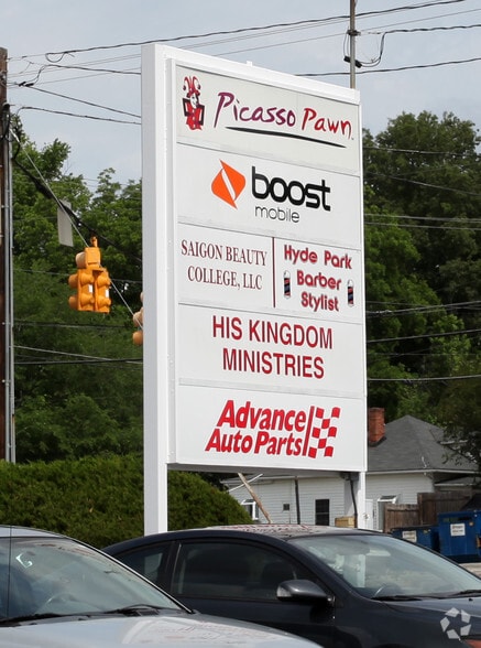 2206-2230 N Roxboro St, Durham, NC for lease - Building Photo - Image 3 of 9