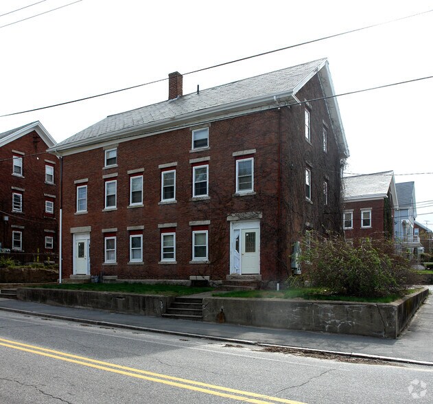 666-672 N Main St, Woonsocket, RI for sale - Primary Photo - Image 1 of 1