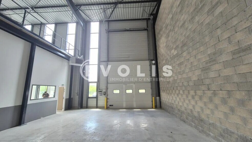 Retail in Serris for lease - Interior Photo - Image 3 of 9