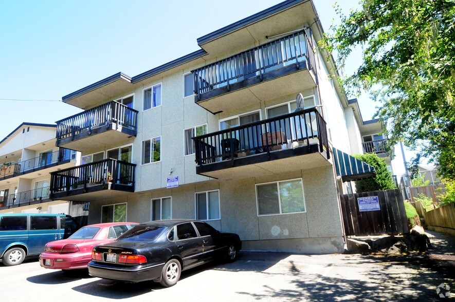 11023 Greenwood Ave N, Seattle, WA for sale - Building Photo - Image 1 of 2