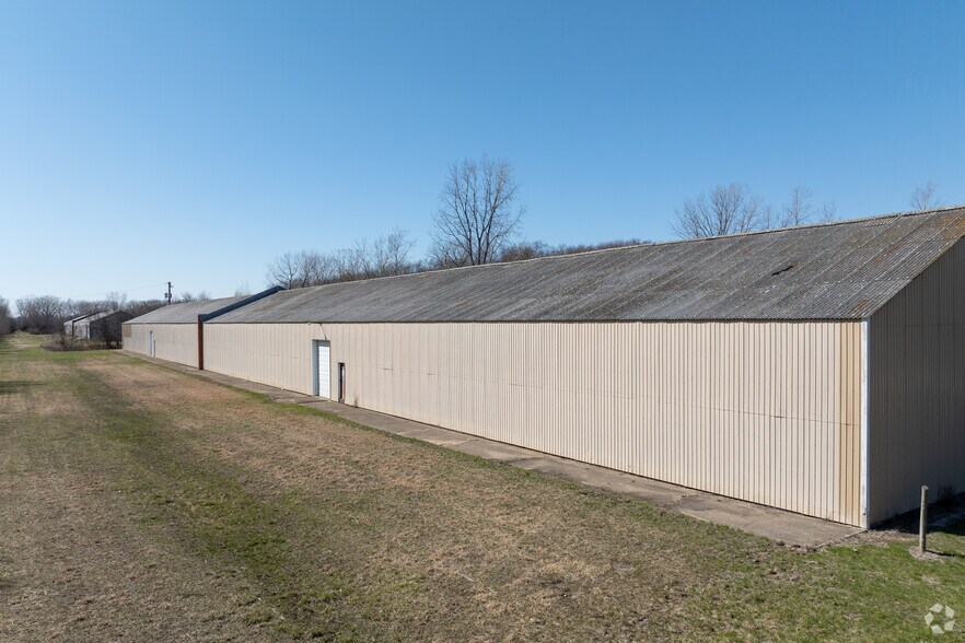 987 Subic Rd, Dixon, IL for sale - Building Photo - Image 2 of 5