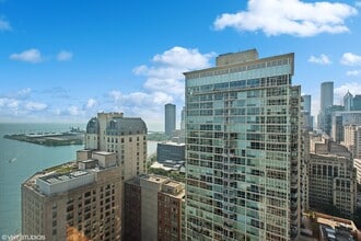 260 E Chestnut St, Chicago, IL - AERIAL  map view