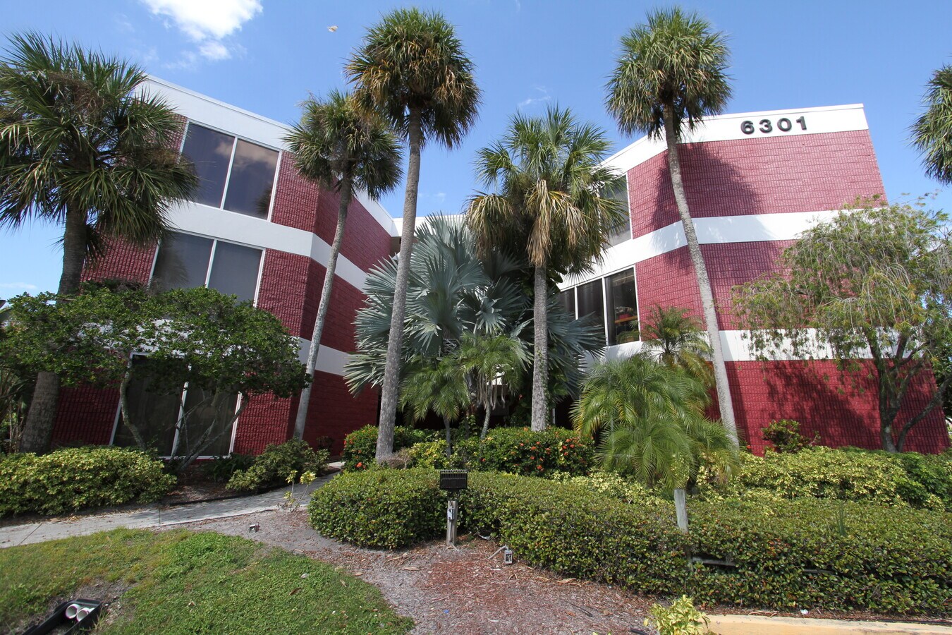 6301 Memorial Hwy, Tampa, FL 33615 6301 Memorial Building