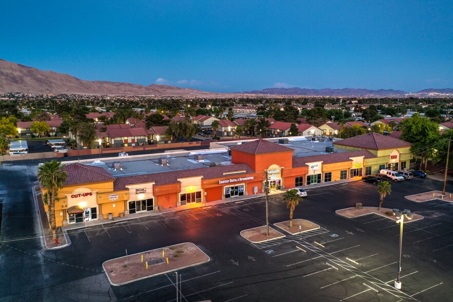348-350 N Nellis Blvd, Las Vegas, NV for lease - Building Photo - Image 3 of 11