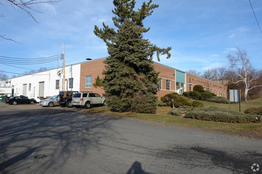 31 Industrial Ave, Mahwah, NJ for lease - Building Photo - Image 2 of 3