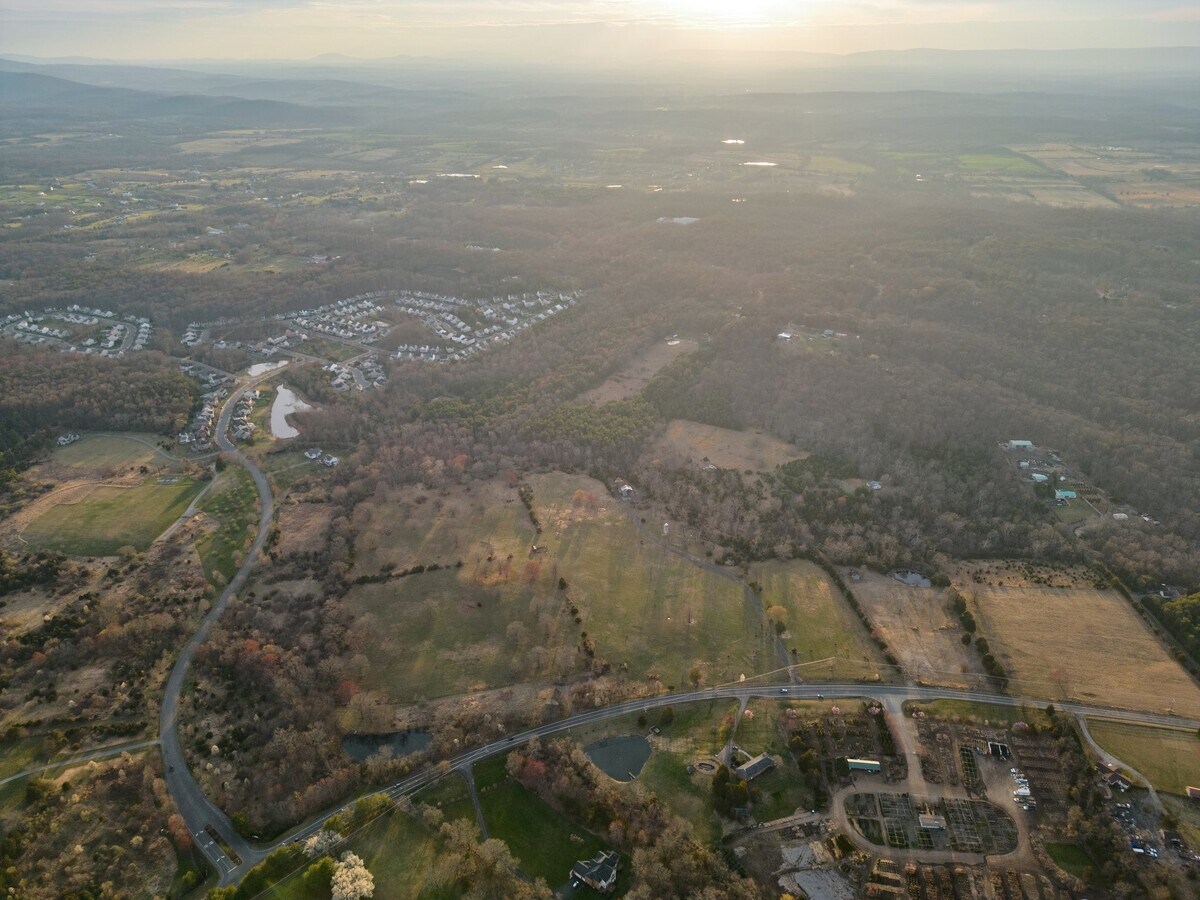 22485 Evergreen Mills Rd, Leesburg, VA 20175