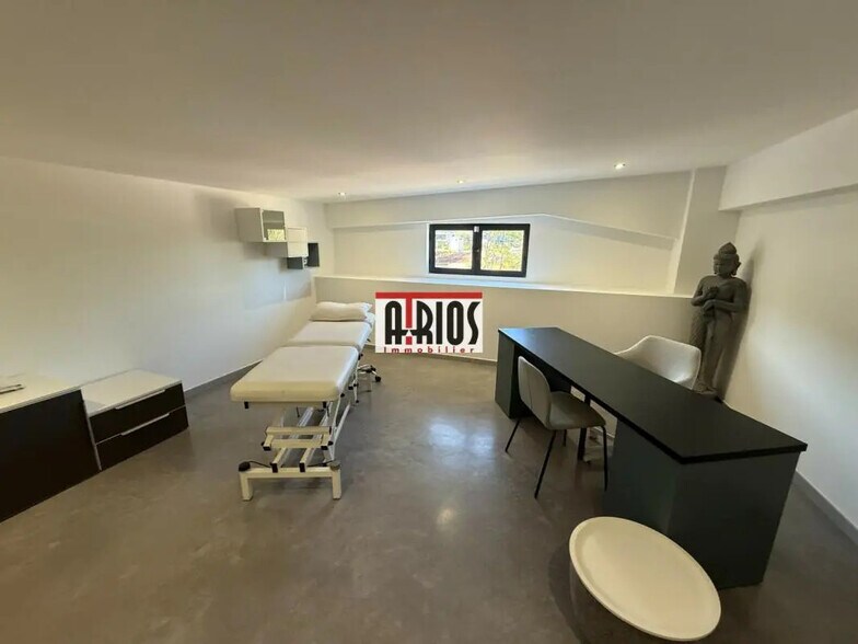 Office in Cuers for sale - Building Photo - Image 3 of 18