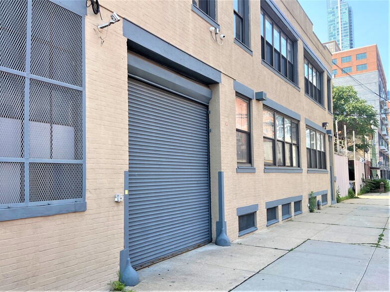 40-29 27th St, Long Island City, NY for lease - Building Photo - Image 3 of 12