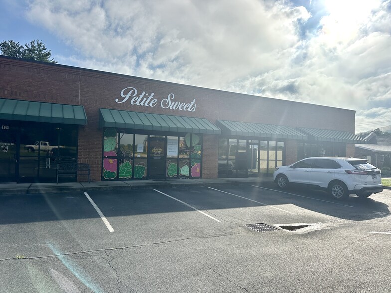 2726 E Oakland Ave, Johnson City, TN for lease - Building Photo - Image 2 of 2