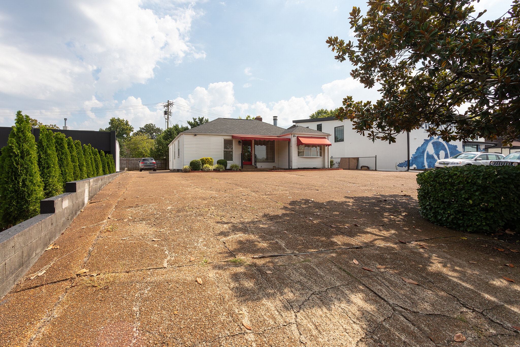 644 W Iris Dr, Nashville, TN for lease Building Photo- Image 1 of 17