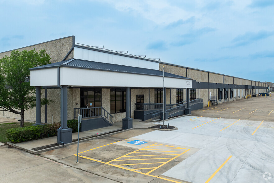 1050 S State Highway 161, Grand Prairie, TX for lease - Building Photo - Image 1 of 12