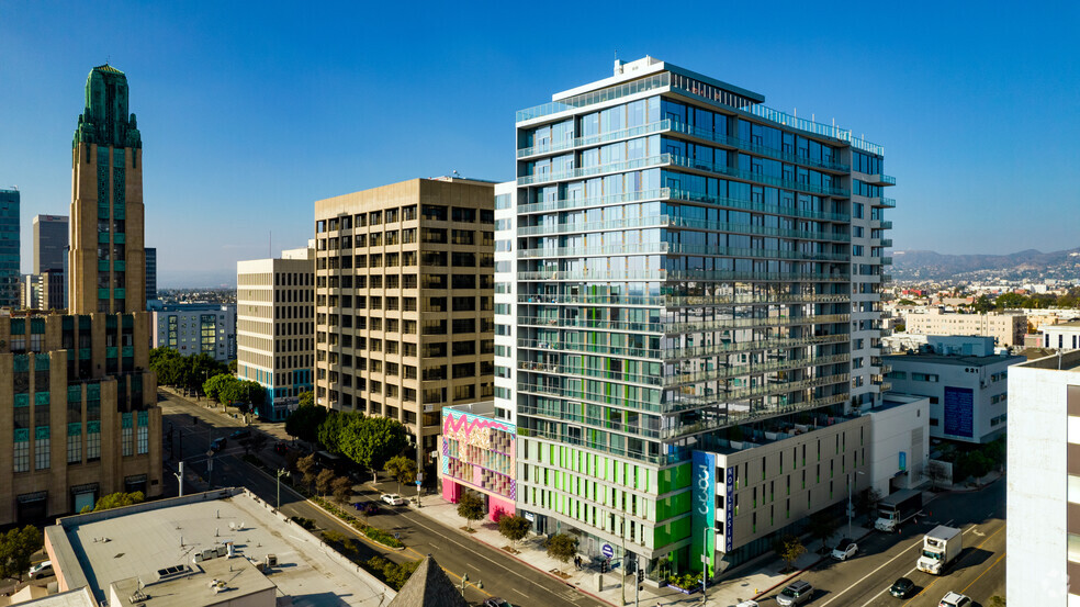 3033 Wilshire Blvd, Los Angeles, CA for lease - Primary Photo - Image 3 of 5