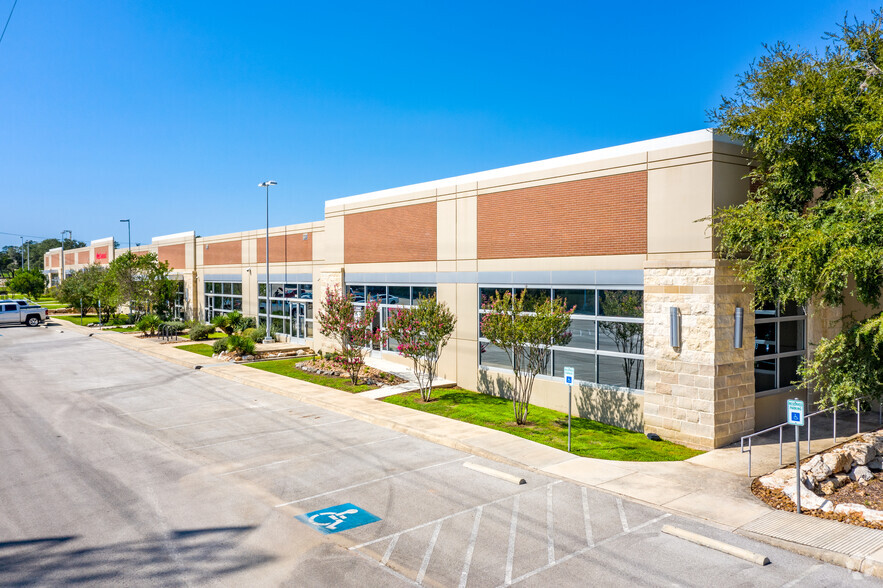 1718 Dry Creek Way, San Antonio, TX for lease - Building Photo - Image 2 of 11