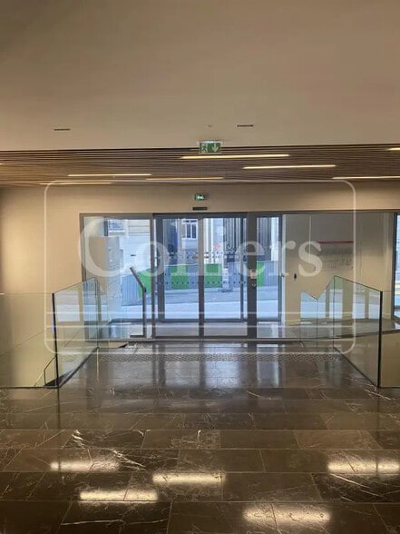 16 Rue De L'Amiral Hamelin, Paris for lease - Lobby - Image 2 of 7