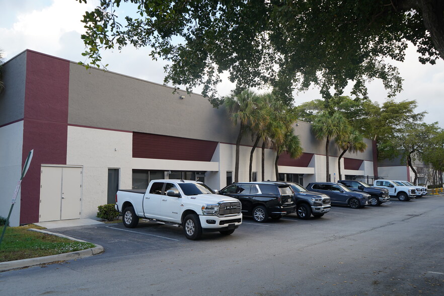 4100 N Powerline Rd, Pompano Beach, FL for lease - Building Photo - Image 3 of 9