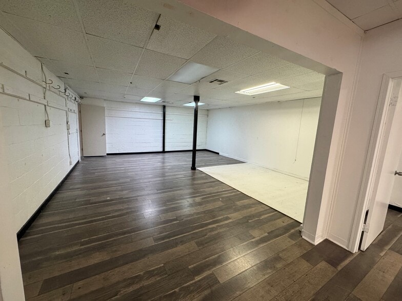 4616 N Western Ave, Oklahoma City, OK for lease - Interior Photo - Image 2 of 8