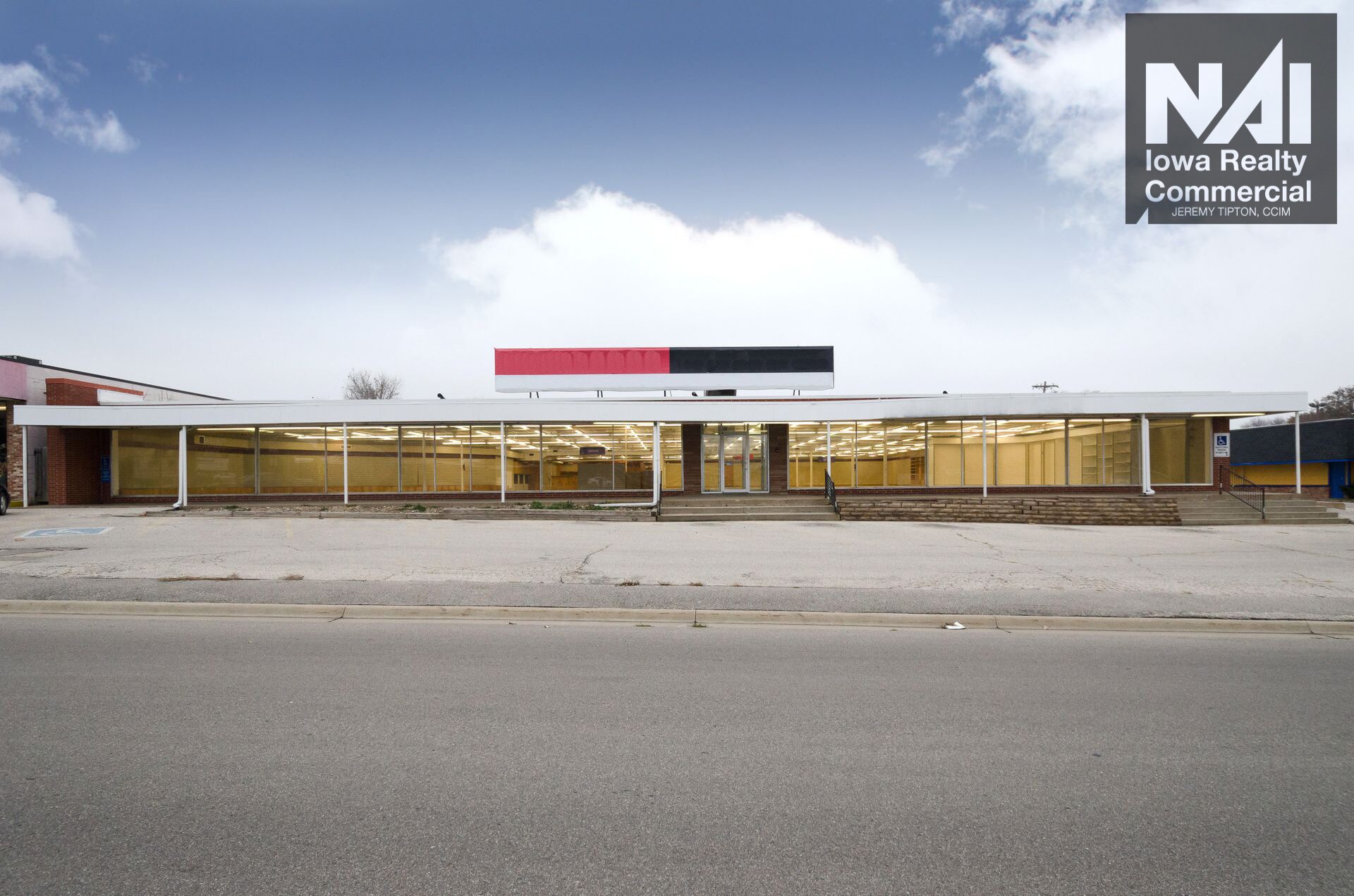 2830 University Ave, Waterloo, IA for sale Building Photo- Image 1 of 1