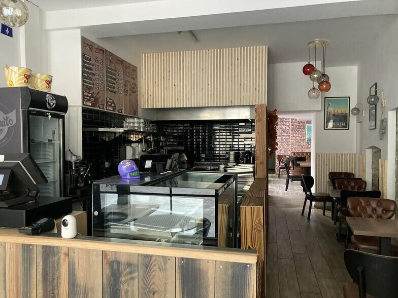 Retail in Quimper for lease - Interior Photo - Image 2 of 5