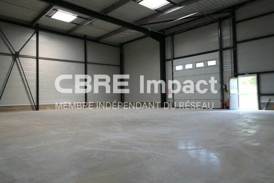 Flex in Reims for lease - Interior Photo - Image 2 of 7