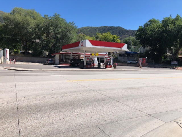 1304 Grand Ave, Glenwood Springs, CO for sale - Primary Photo - Image 1 of 1