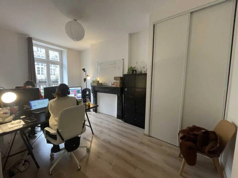 Office in Bordeaux for lease - Interior Photo - Image 2 of 13
