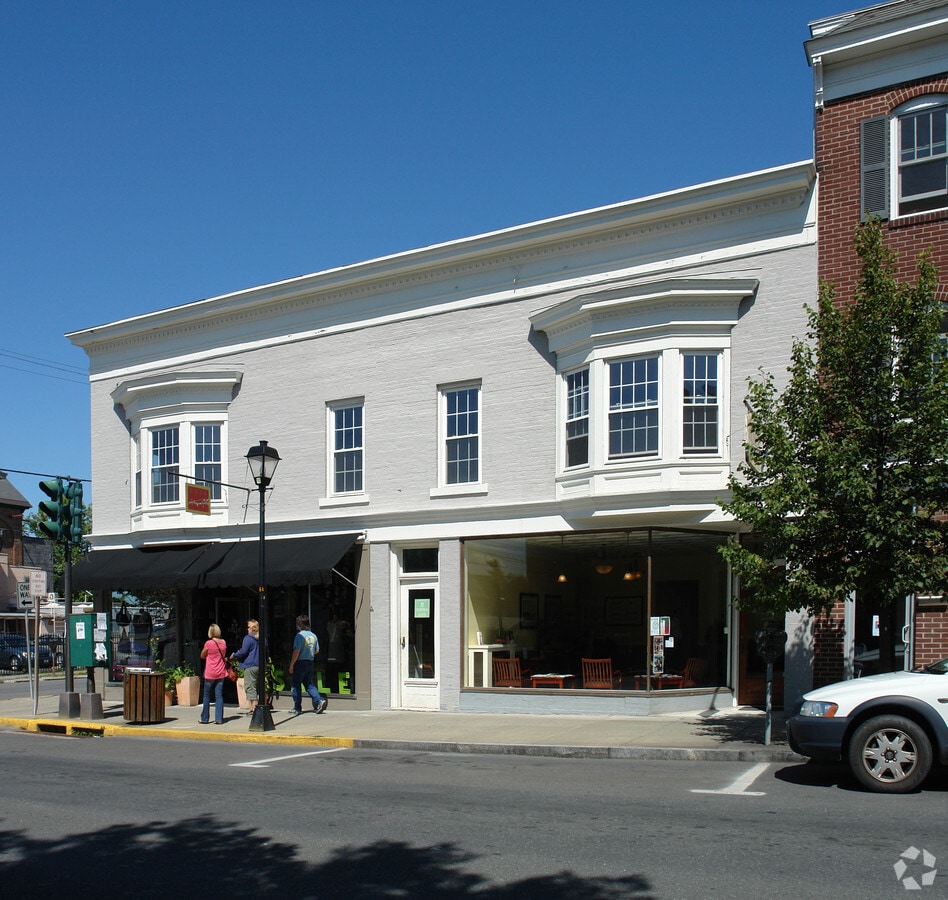 504 Warren St, Hudson, NY 12534