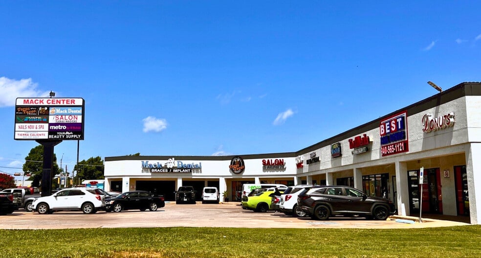 1607 E McKinney St, Denton, TX for lease - Building Photo - Image 2 of 5